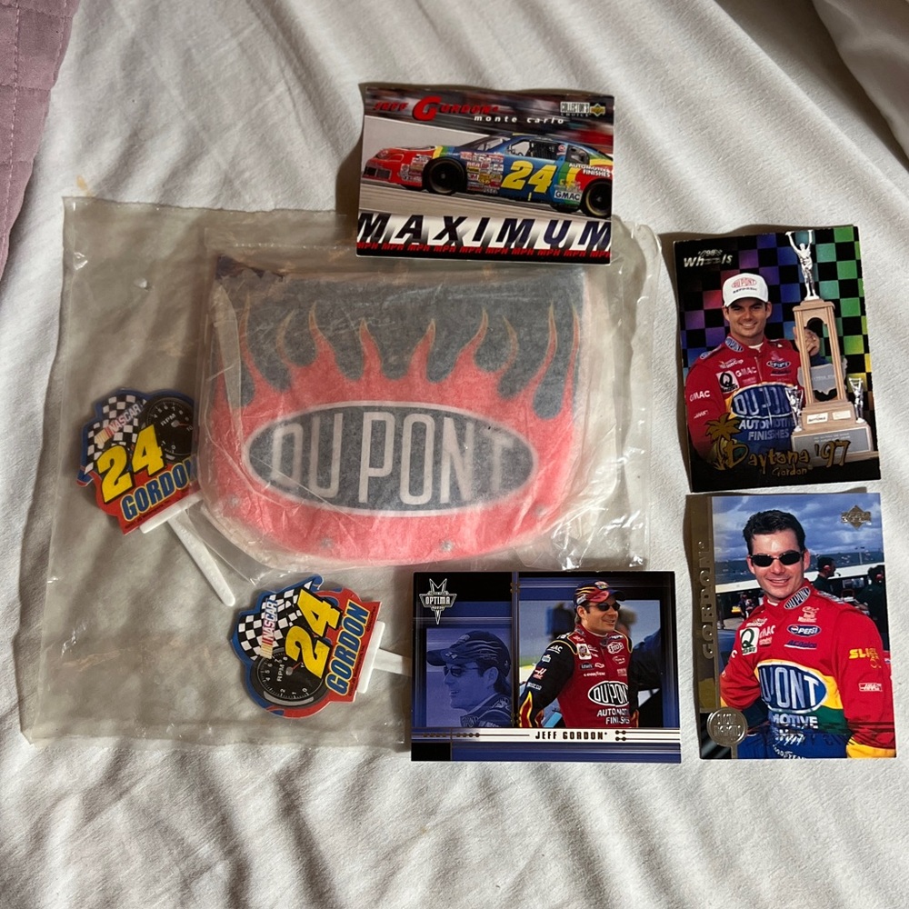 Signed Jeff Gordon Nascar Hood topper & 4 top Gordon trading cards